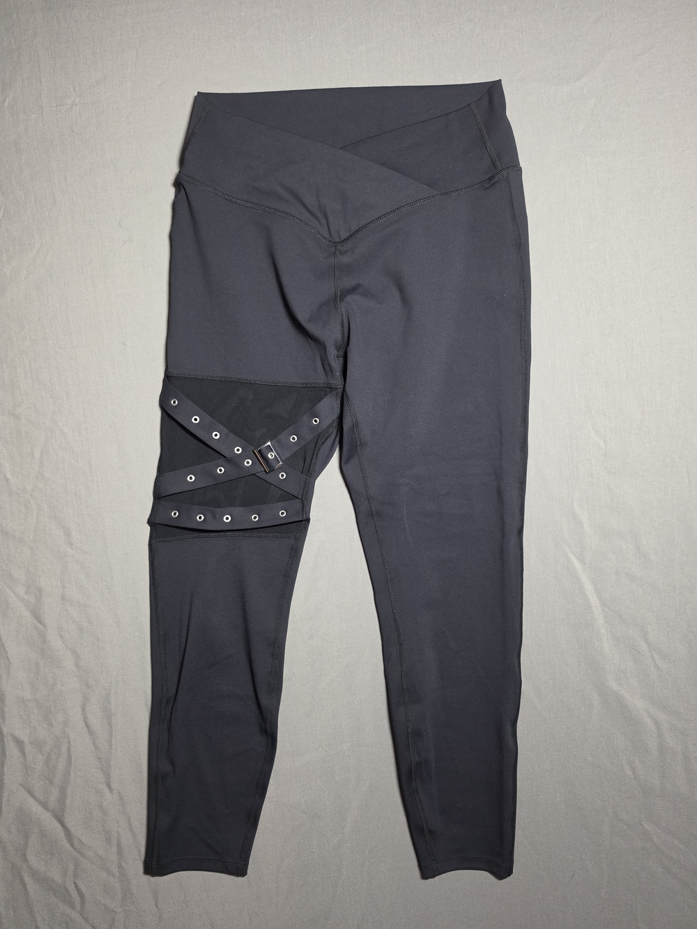 Halara DayStretch High Waisted Crossover Mesh Buckle Legging NWT